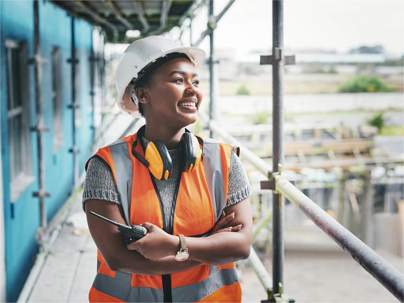 Contractors-lady-in-hard-hat-smiling-1