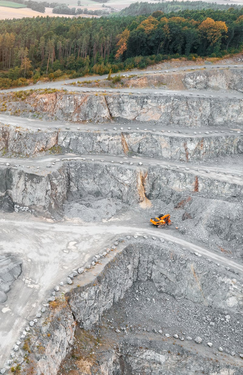img-portrait-mining-04-1
